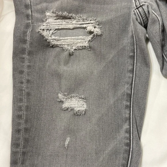 Women’s American Eagle Outfitters Distressed Grey Jegging Jeans. Size 4 short. - Picture 8 of 16